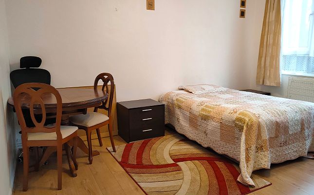 Thumbnail Room to rent in Charlton Church Lane, London