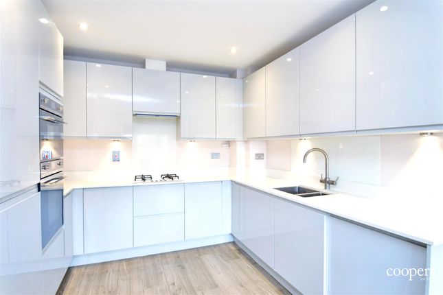 13, Royal Quay, Uxbridge photo 4