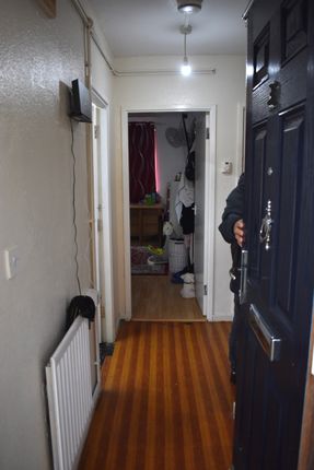 Flat for sale in Lilford Road, Camberwell, London