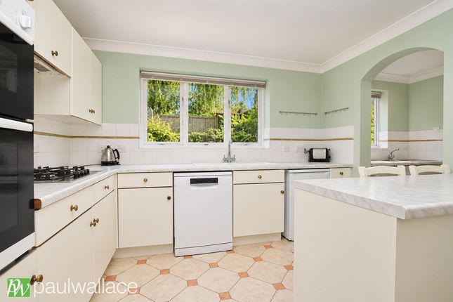 28, Copthorn Avenue, Broxbourne photo 3