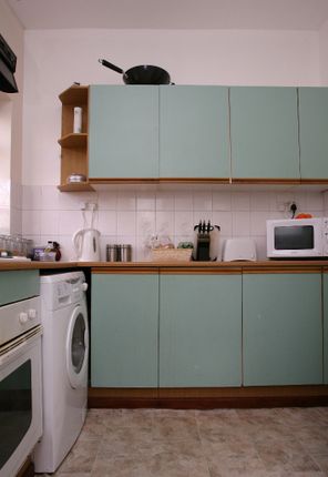 Thumbnail Shared accommodation to rent in Flat 1, 66, Richmond Road, Roath, Cardiff