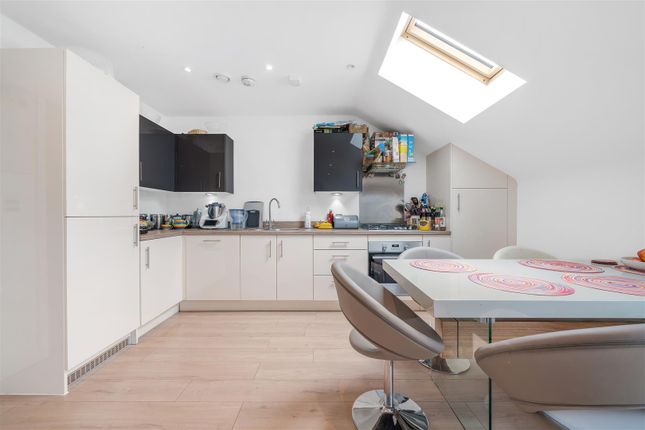 Thumbnail Flat for sale in Dunstan Grove, London