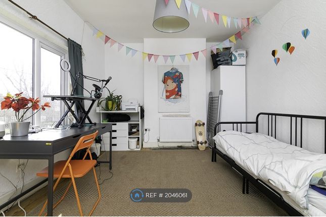 Thumbnail Room to rent in Woodford Road, London