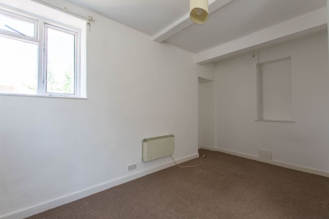 Flat 3 Rose Garden, Whaddon Drive, Cheltenham photo 5