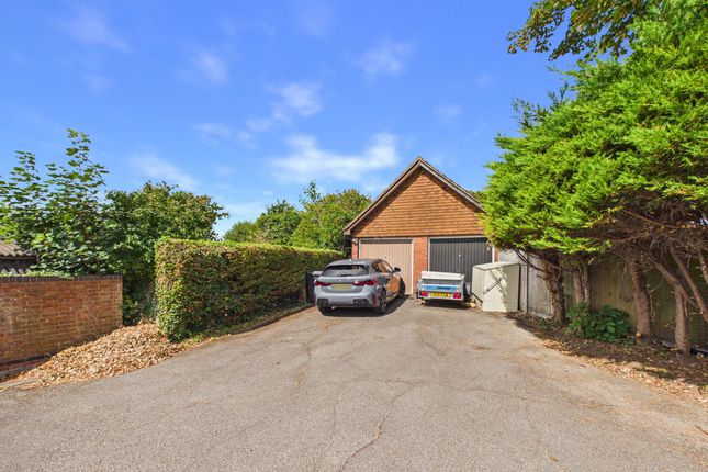 2 Little Park, Princes Risborough photo 3