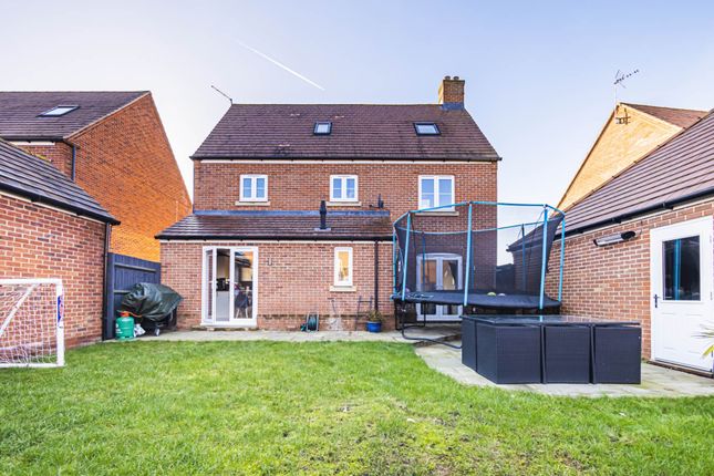 Detached house to rent in Dunnock Close, Apsley