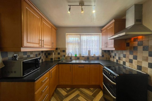 15, Lintlaw Close, Leicester photo 5