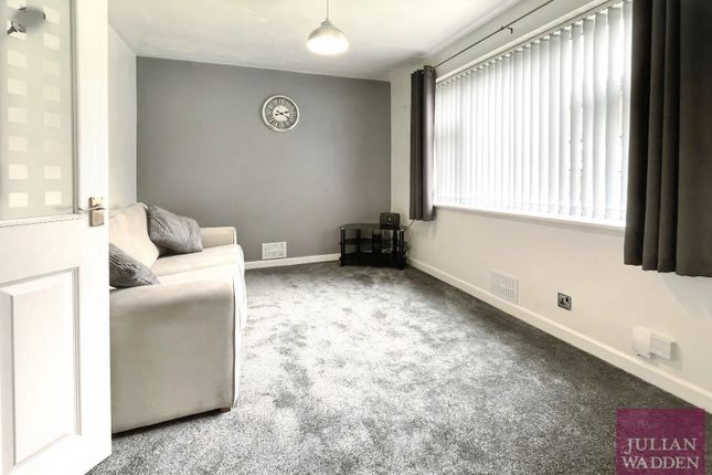 Flat 3, Lainton Court, Edgeley photo 2