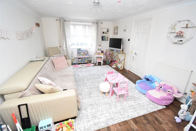 14, Millers Way, Dunstable photo 2