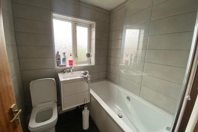 12, Austhorpe Drive, Leeds photo 3