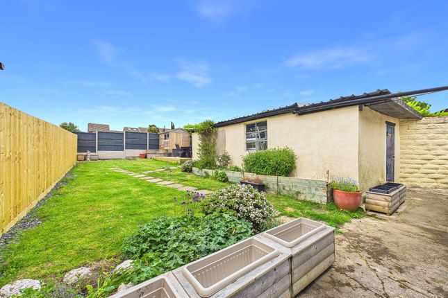 44 Fontygary Road, Barry photo 3