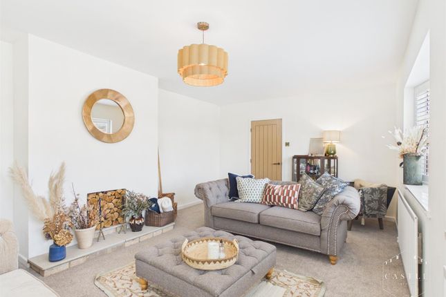 29, De La Bere Crescent, Burbage photo 2