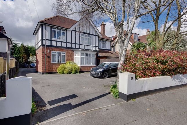 1-bed flat on Flat 6 Tudor Court, 16 Beechey Road, Bournemouth, £150,000