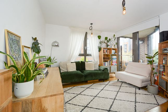 2-bed flat on 5 Avebury Court, Debnams Road, London, £400,000