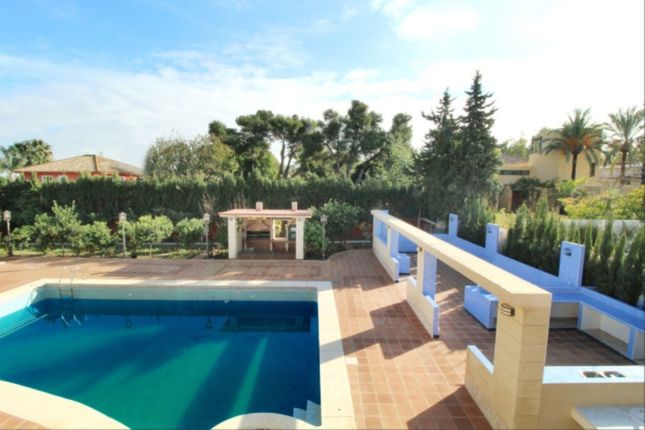 Thumbnail Villa for sale in Guadalmina Baja, Marbella Area, Costa Del Sol