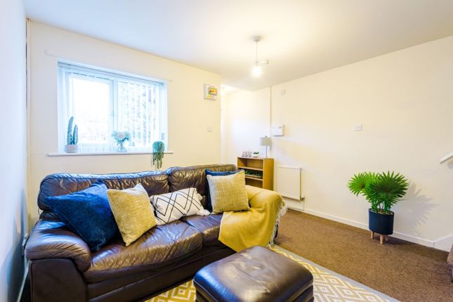 10, Saturn Grove, Salford photo 5