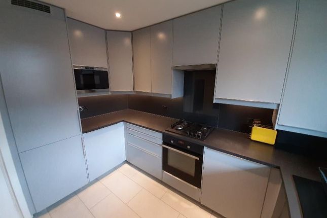 Flat 15, Trotwood House, Wilson Grove, London photo 3