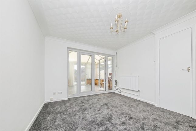 15, Bembridge Close, Clacton-On-Sea photo 2