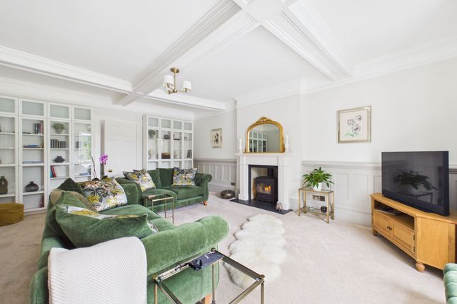 2 Witcombe Court, Gloucester photo 2