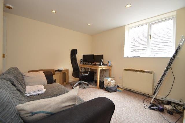 5b Bridge Street, Godalming photo 3
