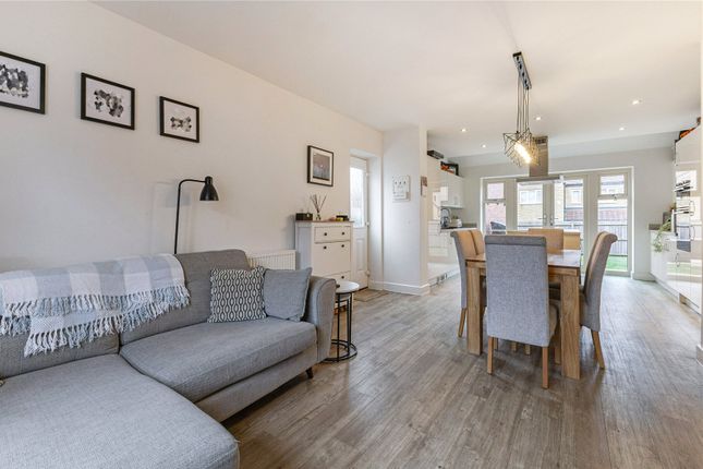 2, Renown Court, Witney photo 4