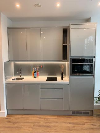 Flat for sale in West Gate, London
