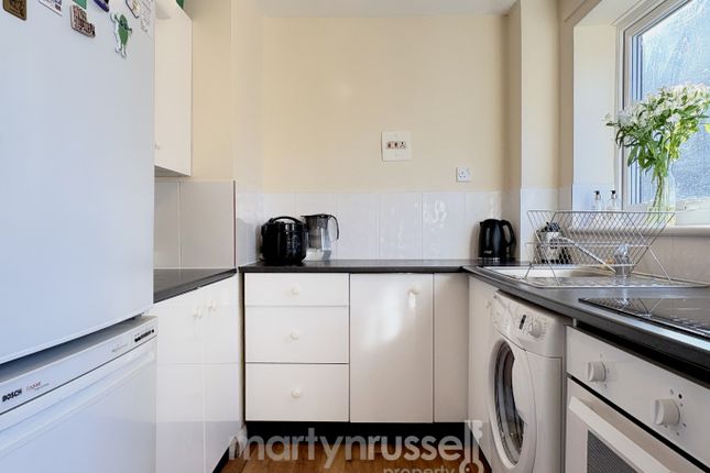 79 Lima Court, Bath Road, Berkshire photo 3