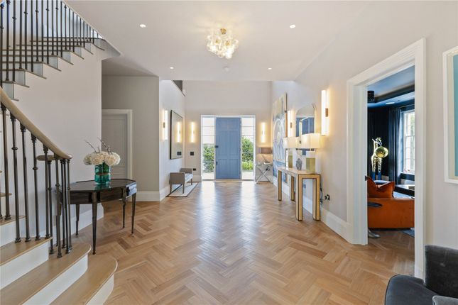 Wynn House, 33, Danes Way, Leatherhead photo 3
