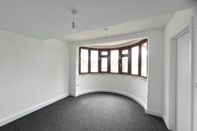 140, Malvern Avenue, South Harrow photo 2