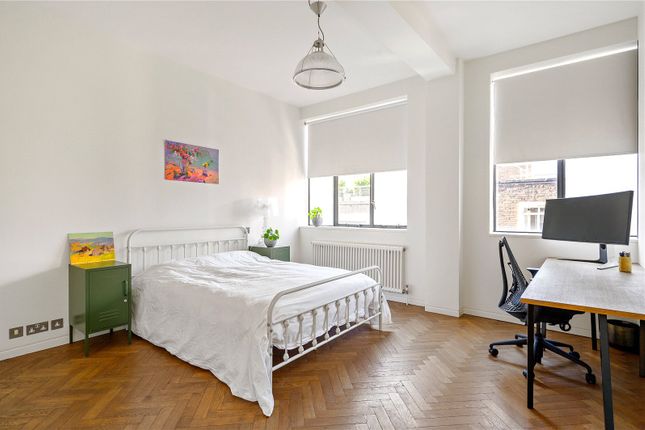 Flat 4, 18, Clerkenwell Road, London photo 3