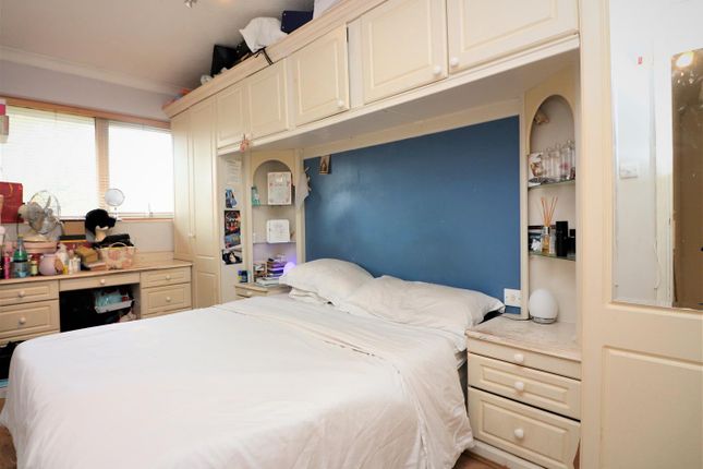 46, Sheerwater Road, London photo 4