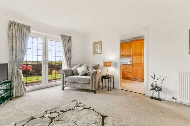 28, Burnhouse Brae, Glasgow photo 4