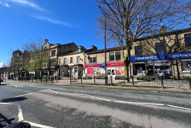 Flat to rent in Albert Road, Colne