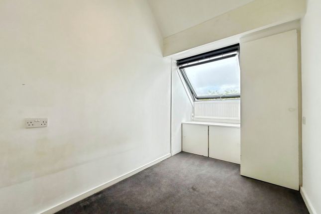 147, PETERBOROUGH photo 5