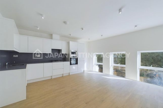 Flat to rent in Station Parade, Uxbridge Road, Ealing