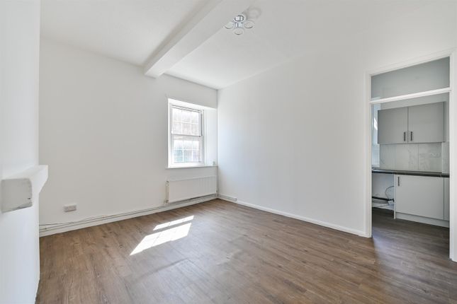 2, Calcot Place, Low Lane, Reading photo 4