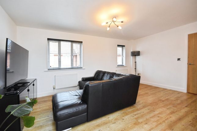 8, Chiltern Close, CHELMSFORD photo 3