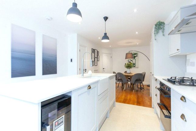 28, Thorney Hedge Road, London photo 2