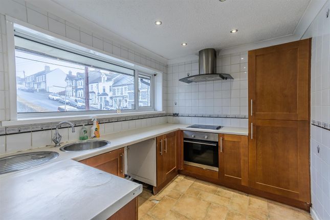 5, Davnic Close, Pontypridd Street, Barry photo 4