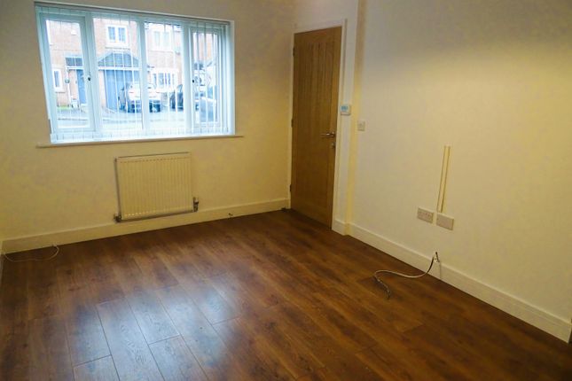 5, Valley Close, Wigan photo 3