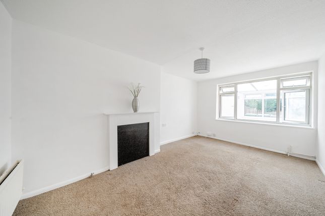 3, Wells Close, Harpenden photo 4