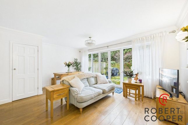 20, Farthings Close, Pinner photo 3