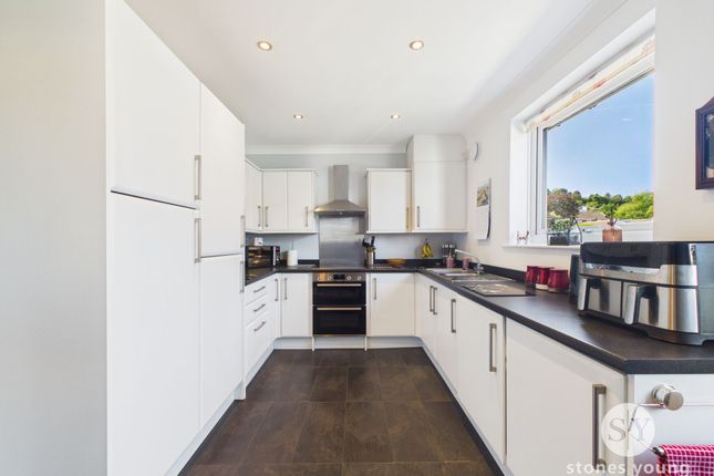 5 Hampshire Close, Blackburn photo 3