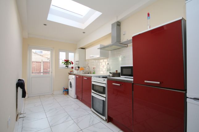 Terraced house to rent in Washington Road, London