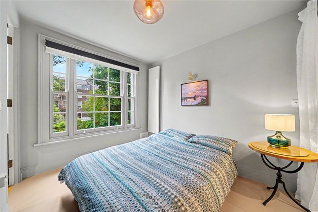 First Floor Flat, 3, Waterloo Terrace, London photo 2