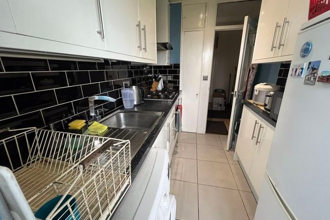 Flat for sale in Byron Way, Northolt