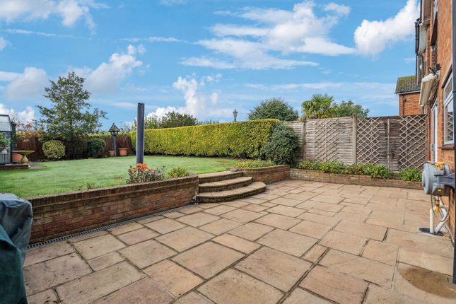 16, The Hawthorns, Rickmansworth photo 2