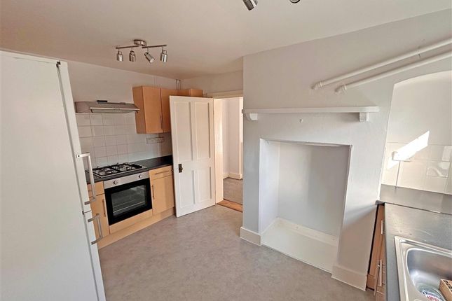 557b, Stroude Road, VIRGINIA WATER photo 3