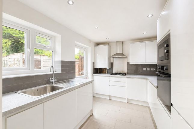 21, Cobham Road, Hounslow photo 2
