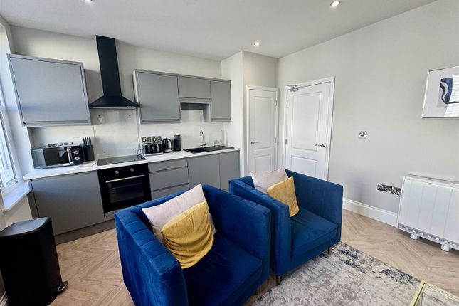 Flat 5, 50-51, Albemarle Crescent, Scarborough photo 3
